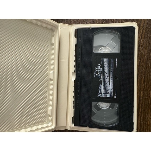 Walt Disney Aladdin VHS 1662 1993 Edition Collectible - Picture 4 of 5